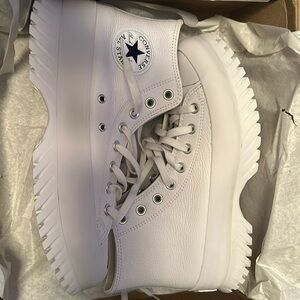 Unise Unworn Chucks. Men’s 8/Womens 10
